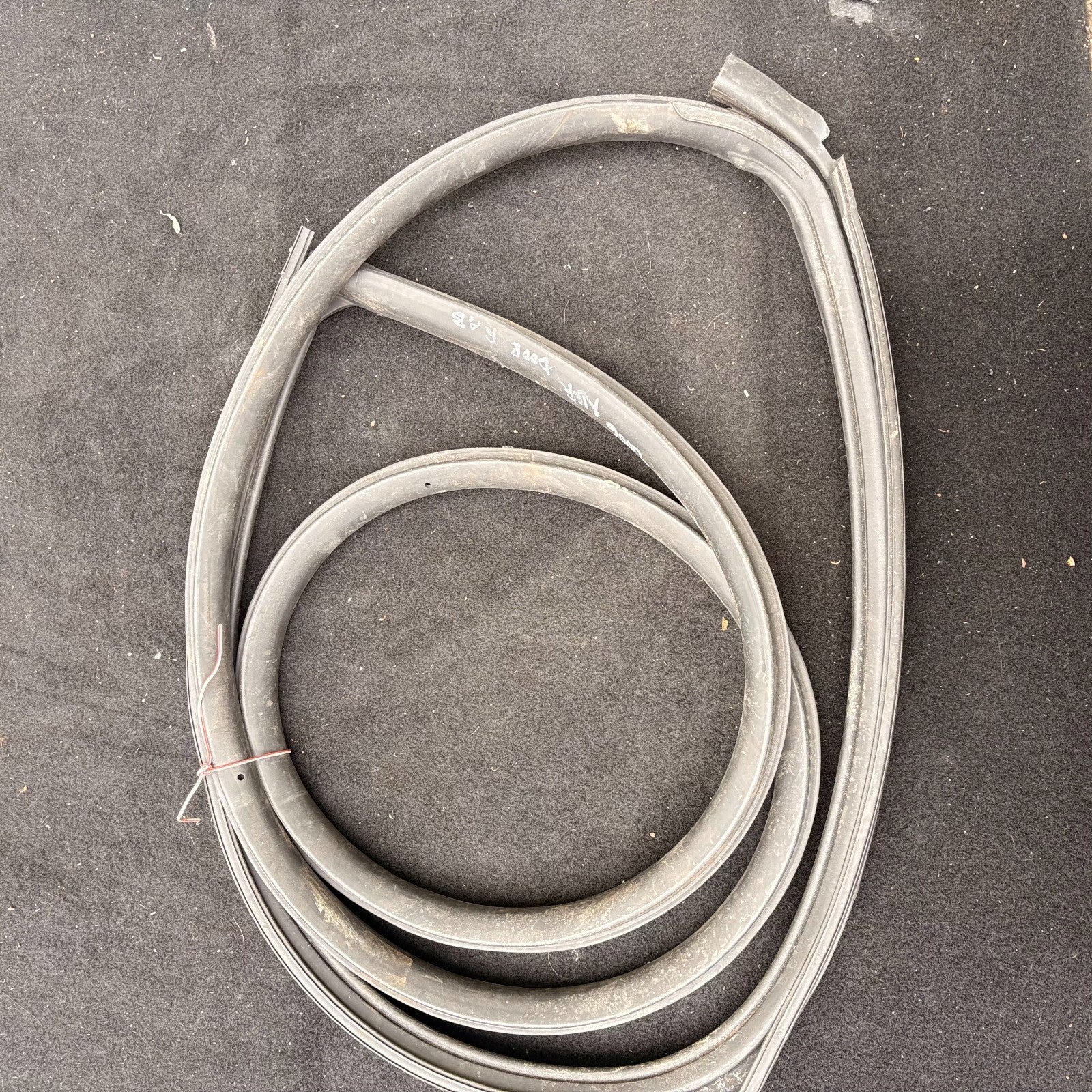 MINI COOPER ONE R50 R53 01-06 FRONT LEFT N/S DOOR RUBBER WEATHERSTRIP