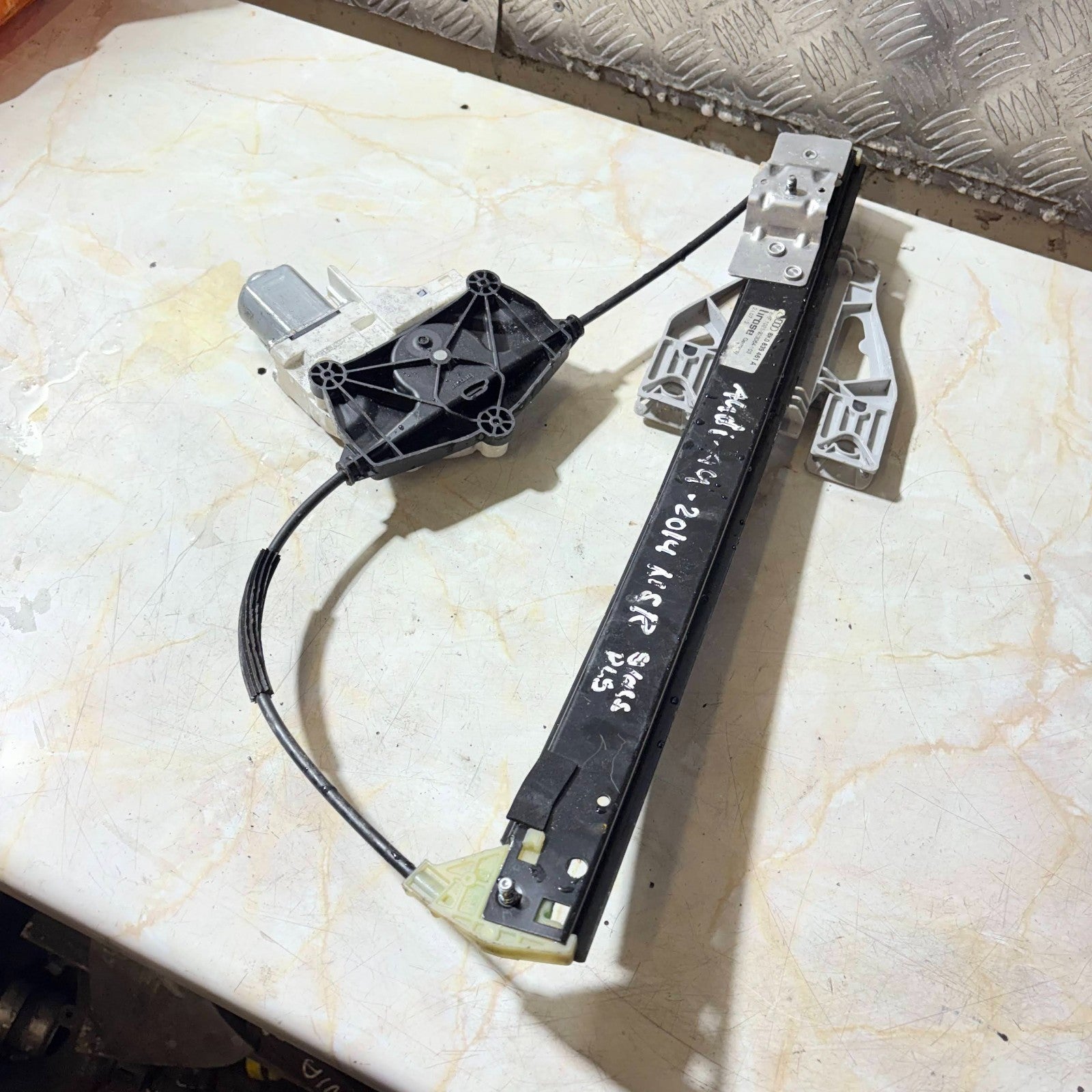 AUDI A4 REAR LEFT PASSENGER SIDE WINDOW REGULATOR 8K0 959 811 A 2014