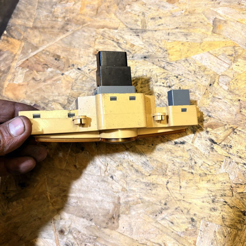 KIA CARENS MK2 HAZARD LIGHT SWITCH 93790-1D000