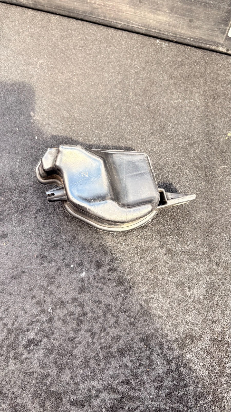 Mazda 3 BK 1.6 MZ-CD Diesel Vacuum Reservoir Tank Canister 2004-2009 109HP