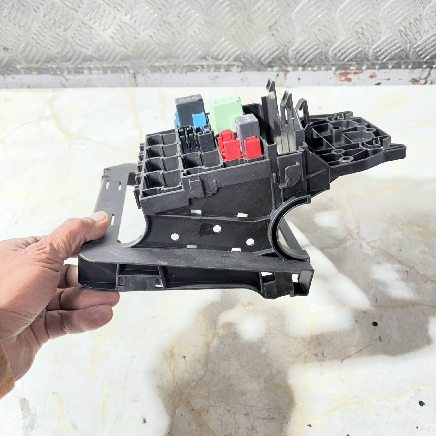 SEAT Ibiza 6J Mk4 2016-2017 Fuse/Relay Box Mount Bracket 6C0907371A