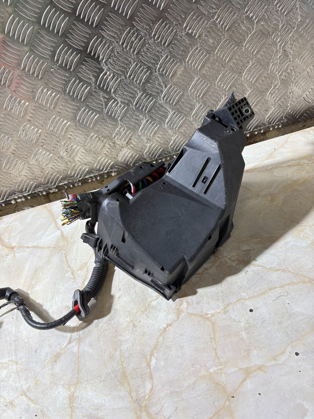 Range Rover Evoque L538 Fuse Relay Junction Box Engine Bay 6G9T-14A067-AB 11-18