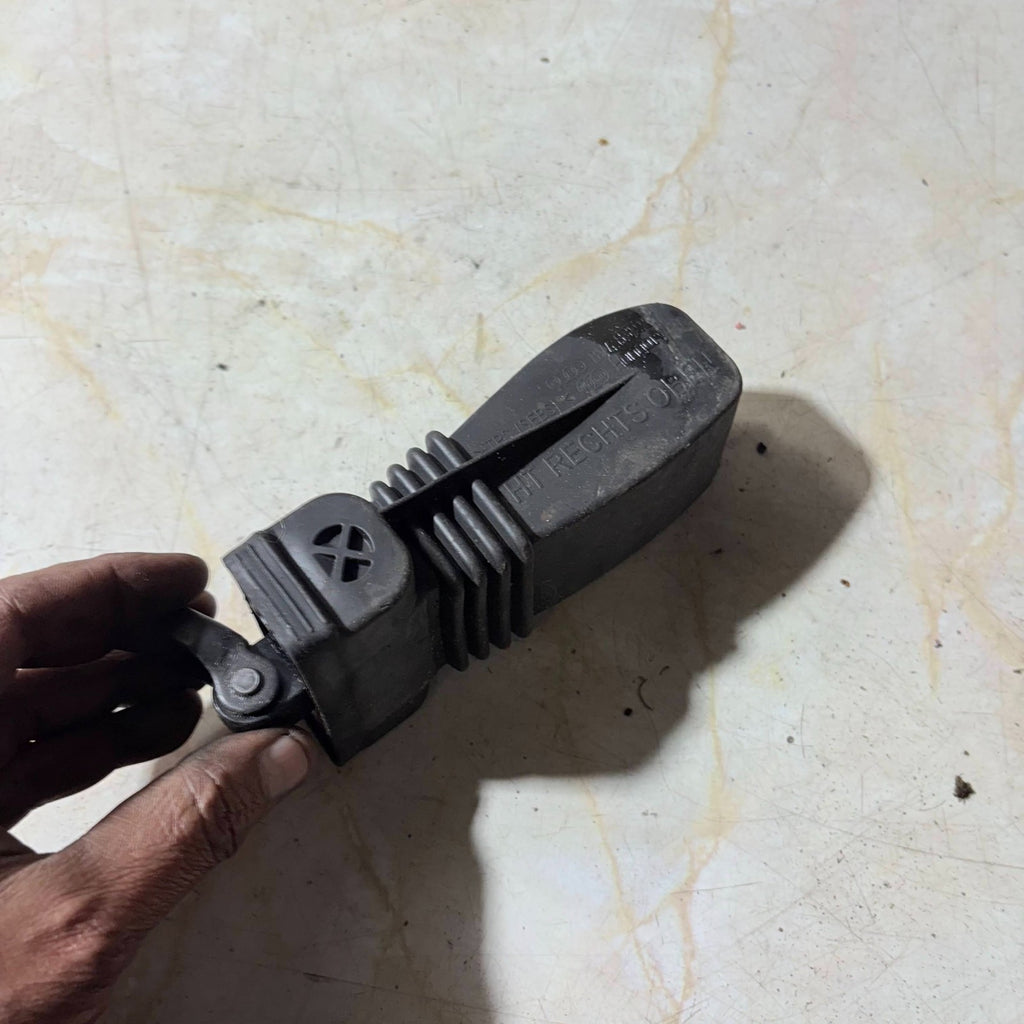 2016 AUDI A3 SPORTBACK REAR RIGHT DOOR HINGE CHECK STRAP STOPPER