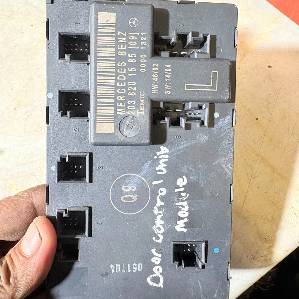 MERCEDES C CLASS C200 LEFT FRONT DOOR CONTROL MODULE A 203 820 15 85