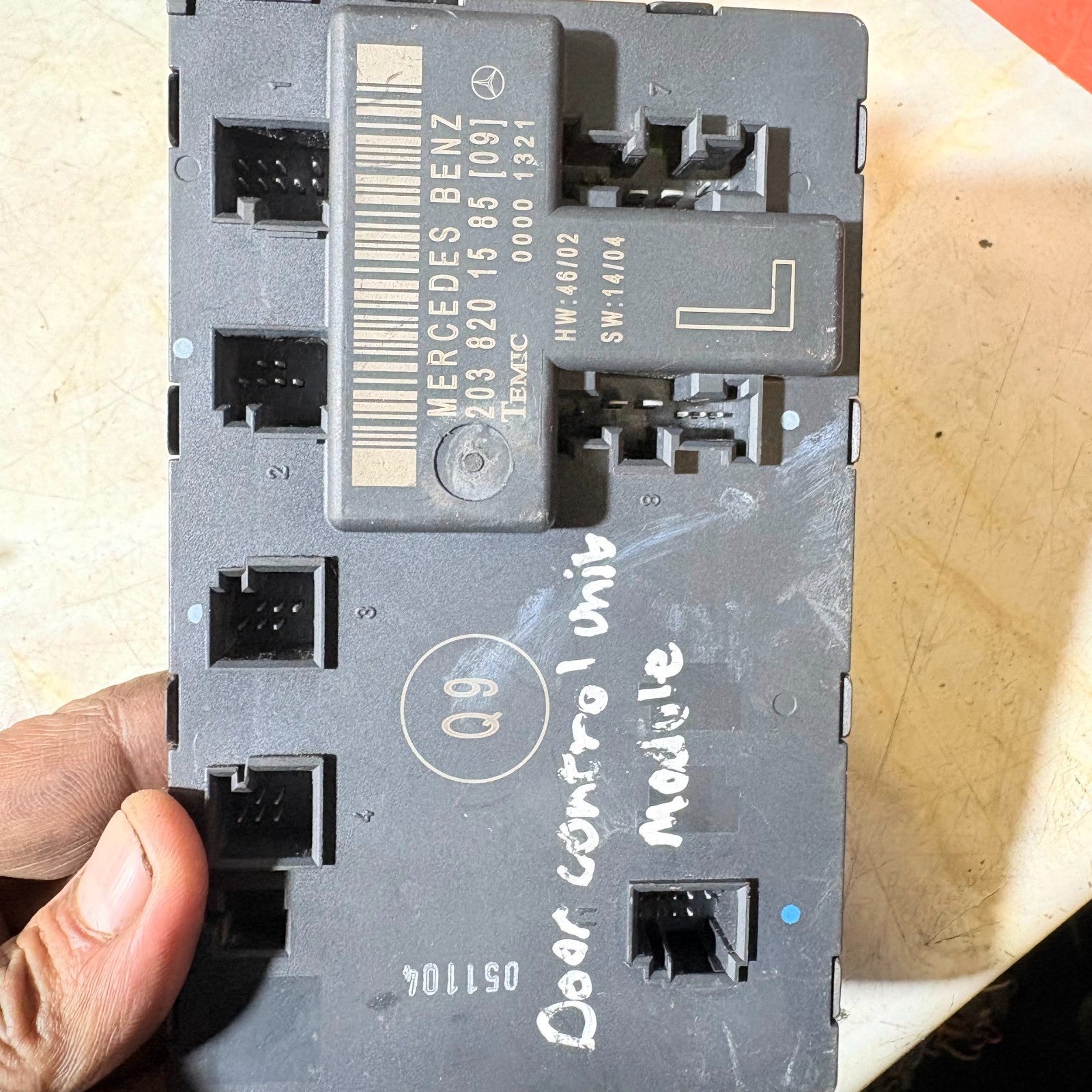 MERCEDES C CLASS C200 LEFT FRONT DOOR CONTROL MODULE A 203 820 15 85