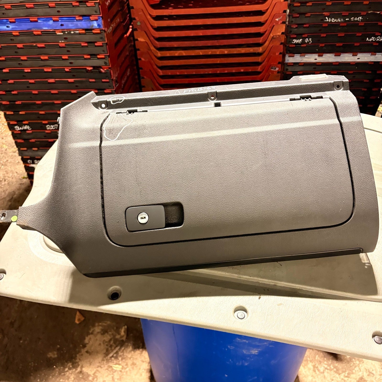 1K2857289A VW Jetta A5 2005-2010 Glove Box Assembly w/ Lock