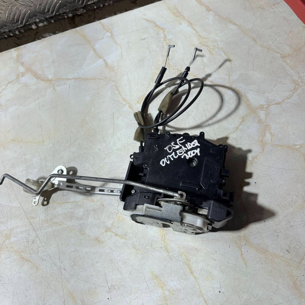 2004 MITSUBISHI OUTLANDER DOOR LOCK DRIVER FRONT RIGHT SIDE