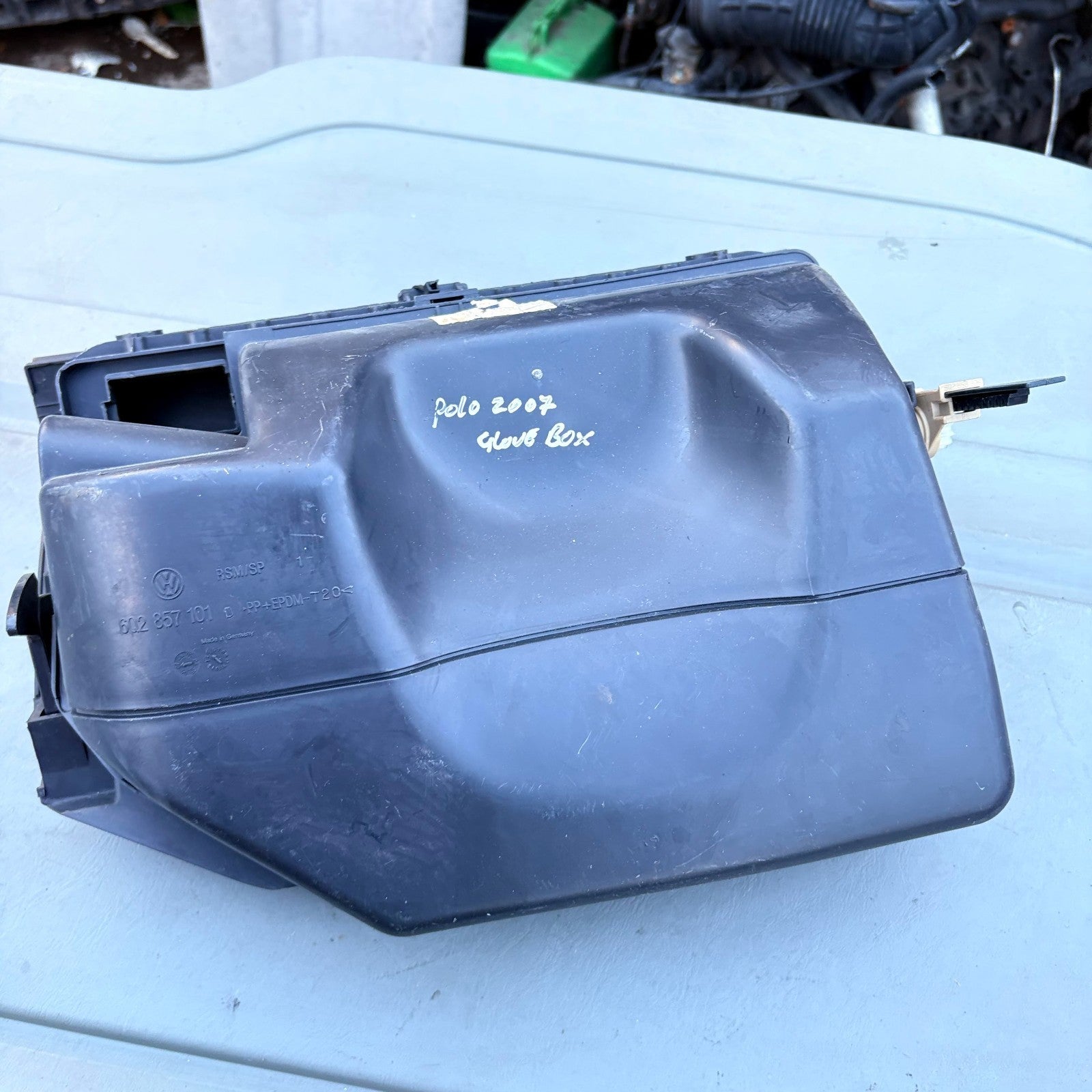 VOLKSWAGEN POLO 9N 2005-2009 MK4 GLOVE BOX. STORAGE COMPARTMENT 6Q2 857 101D