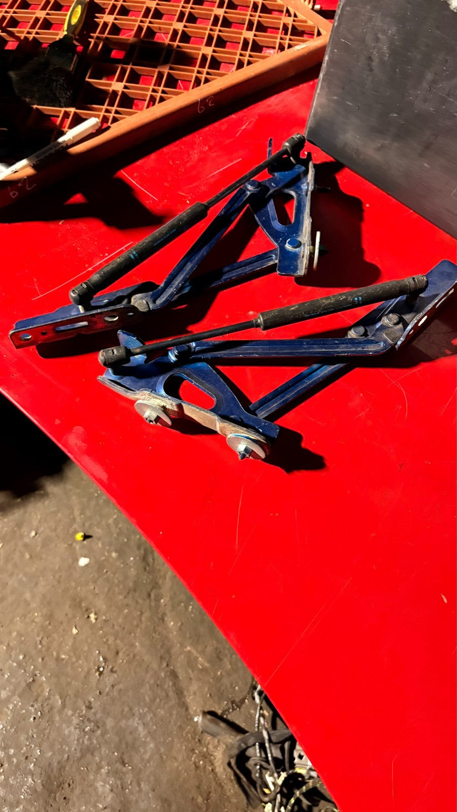Rear hood Hinges for Peugeot 407 2007