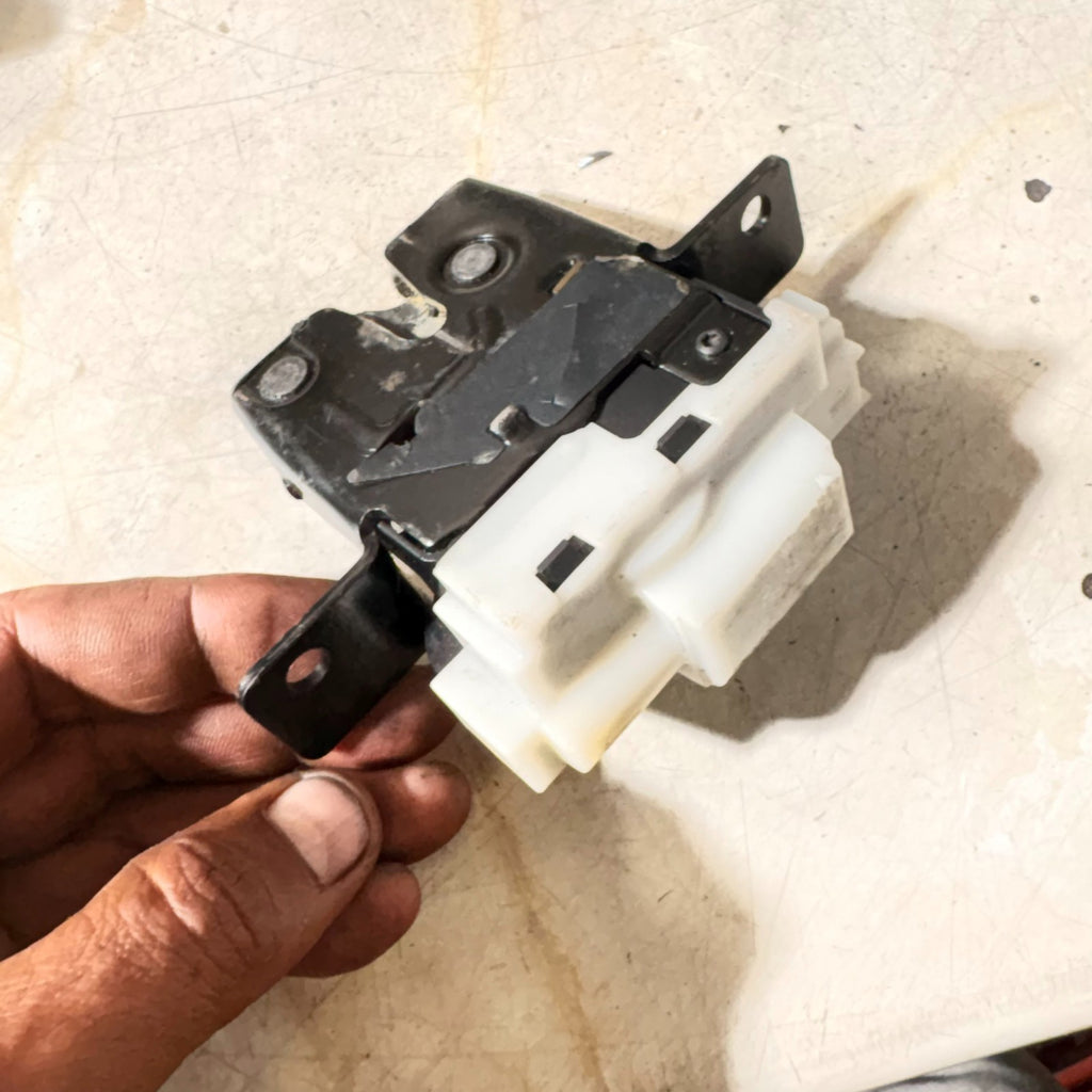 Tailgate Boot Lock for Renault Clio 3 Megane Scenic 2 Modus Micra K12 Qashqai I