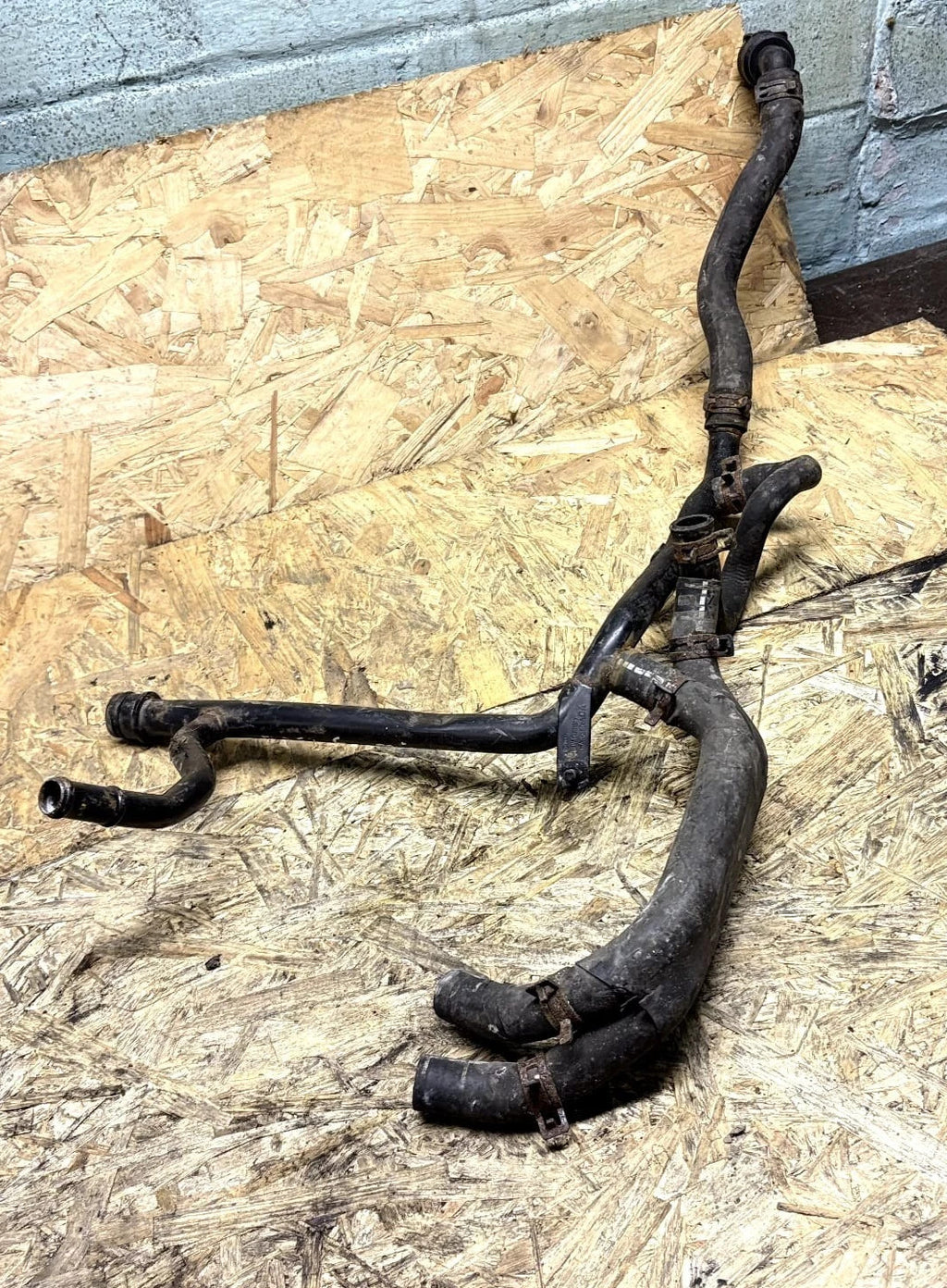 VW Beetle Cabriolet Bora Skoda Octavia Engine Coolant Water Pipe 06A121065CA