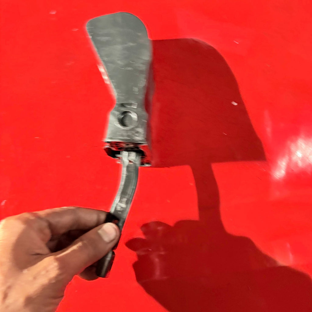 2009 SKODA SUPERB O/S/F DRIVER SIDE FRONT DOOR CATCH STRAP 3T0837249
