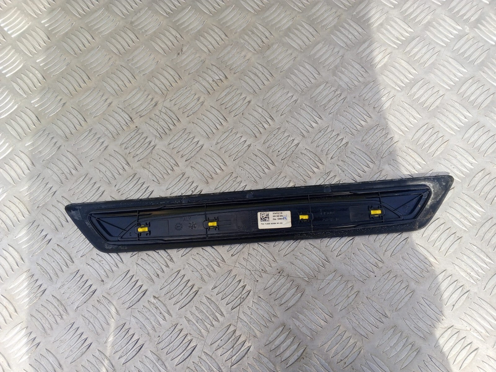 2012-2019 BMW 1 SERIES M140i FRONT DRIVERS SIDE DOOR SILL TRIM 7289218-258918-10