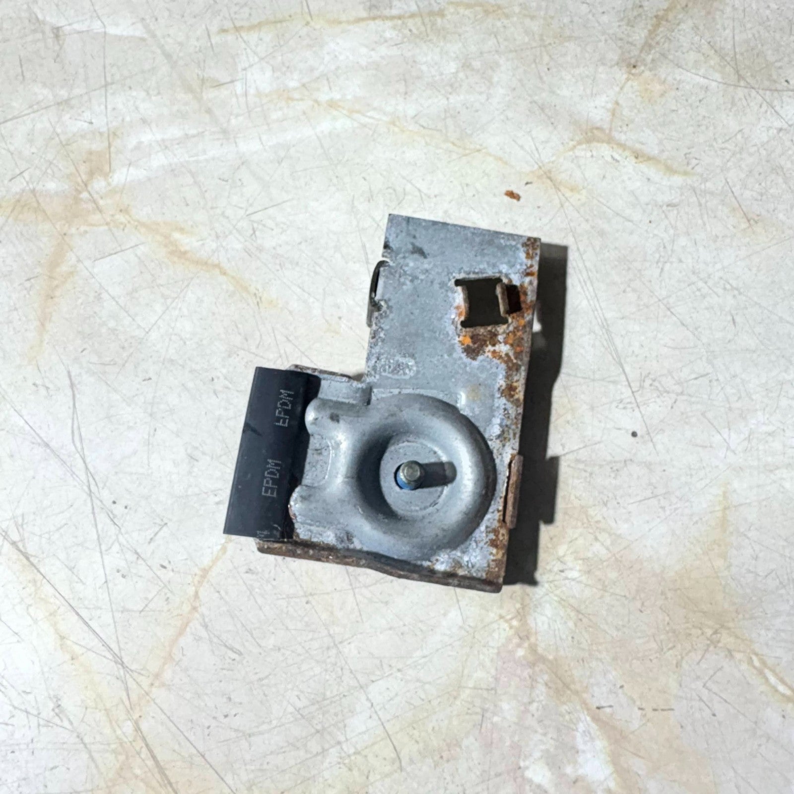 SEAT Arosa 1997 Front Left Door Window Glass Holder Clamp Bracket