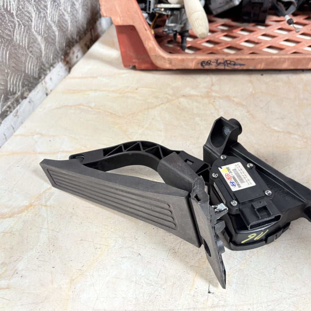 HYUNDAI I40 ACCELERATOR THROTTLE PEDAL 32727-2T900