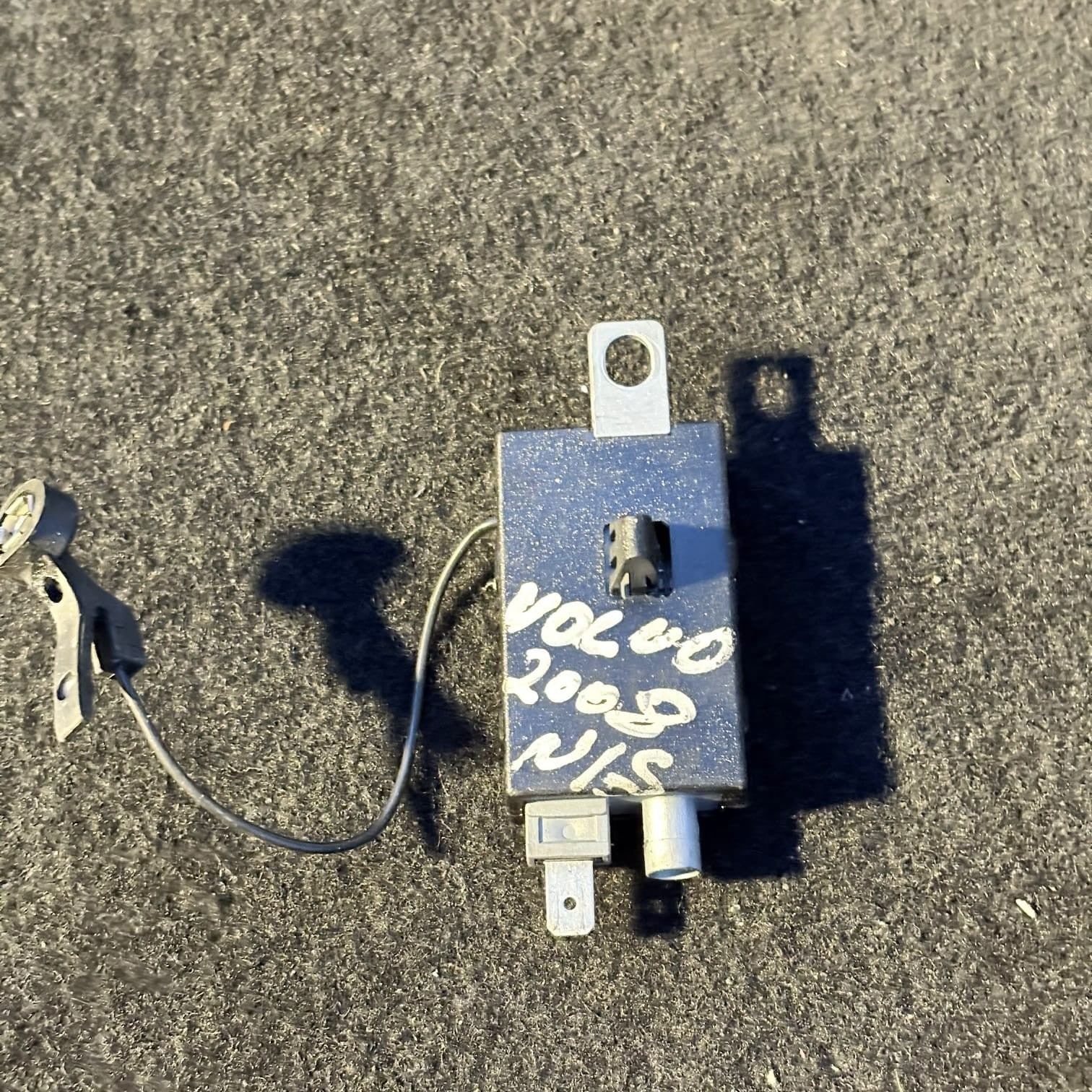 VOLVO C30 2008 AM/FM AERIAL ANTENNA AMPLIFIER AMP 30752169