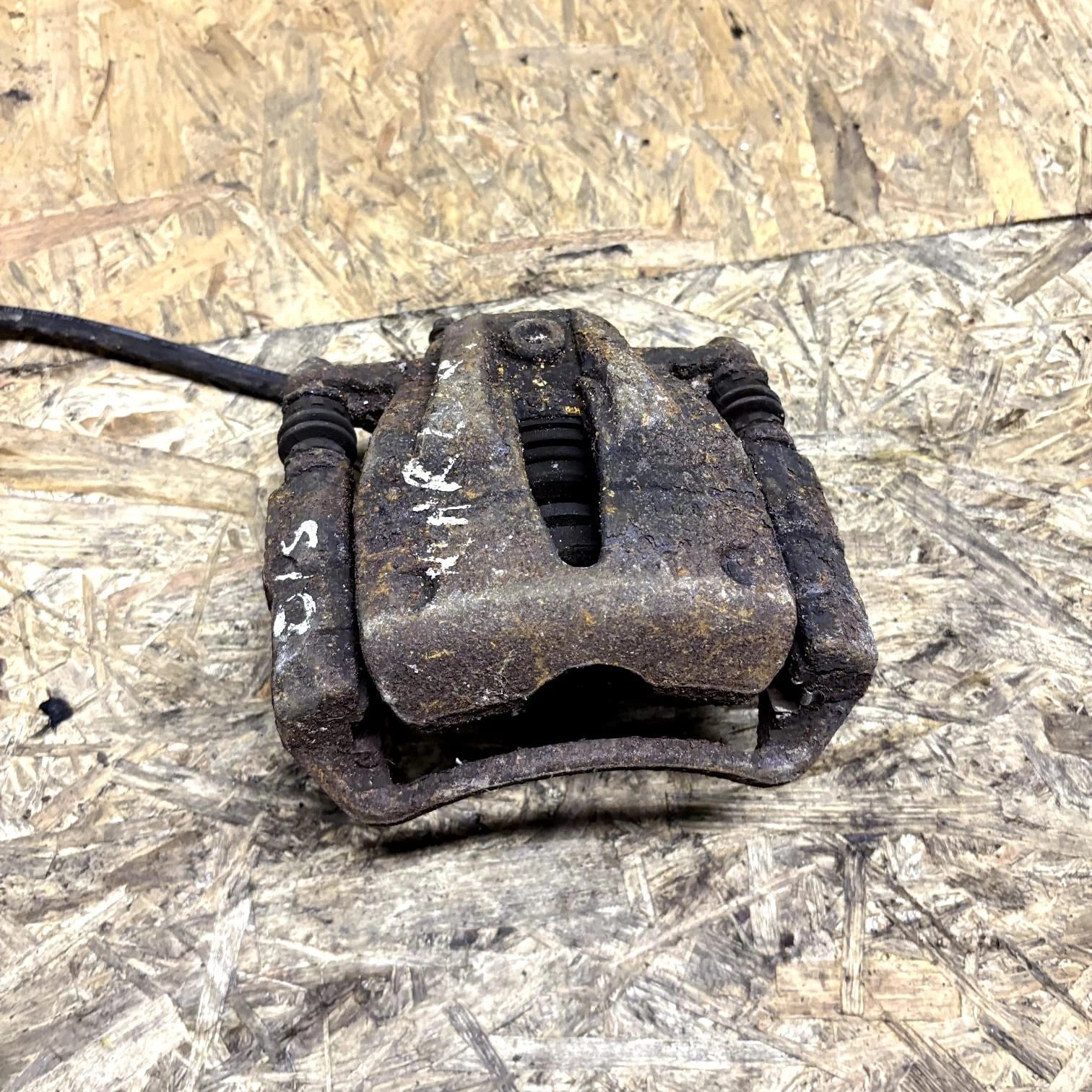 Nissan Note E11, NE11 Driver Side Brake Caliper 14390260