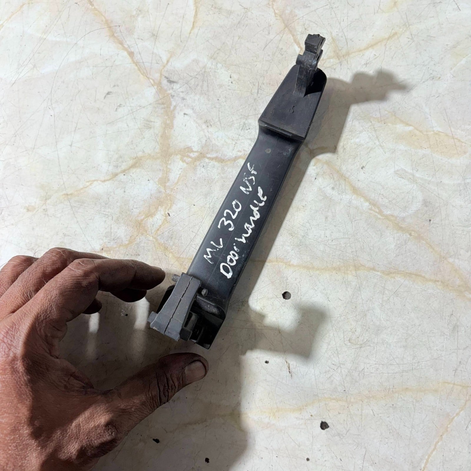 MERCEDES ML 320 EXTERNAL DOOR HANDLE PASSENGER FRONT LEFT SIDE