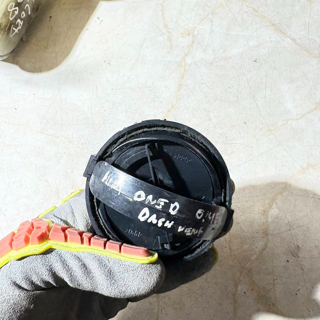 MINI ONE 2001-2006 FRONT DRIVERS SIDE DASHBOARD AIR VENT