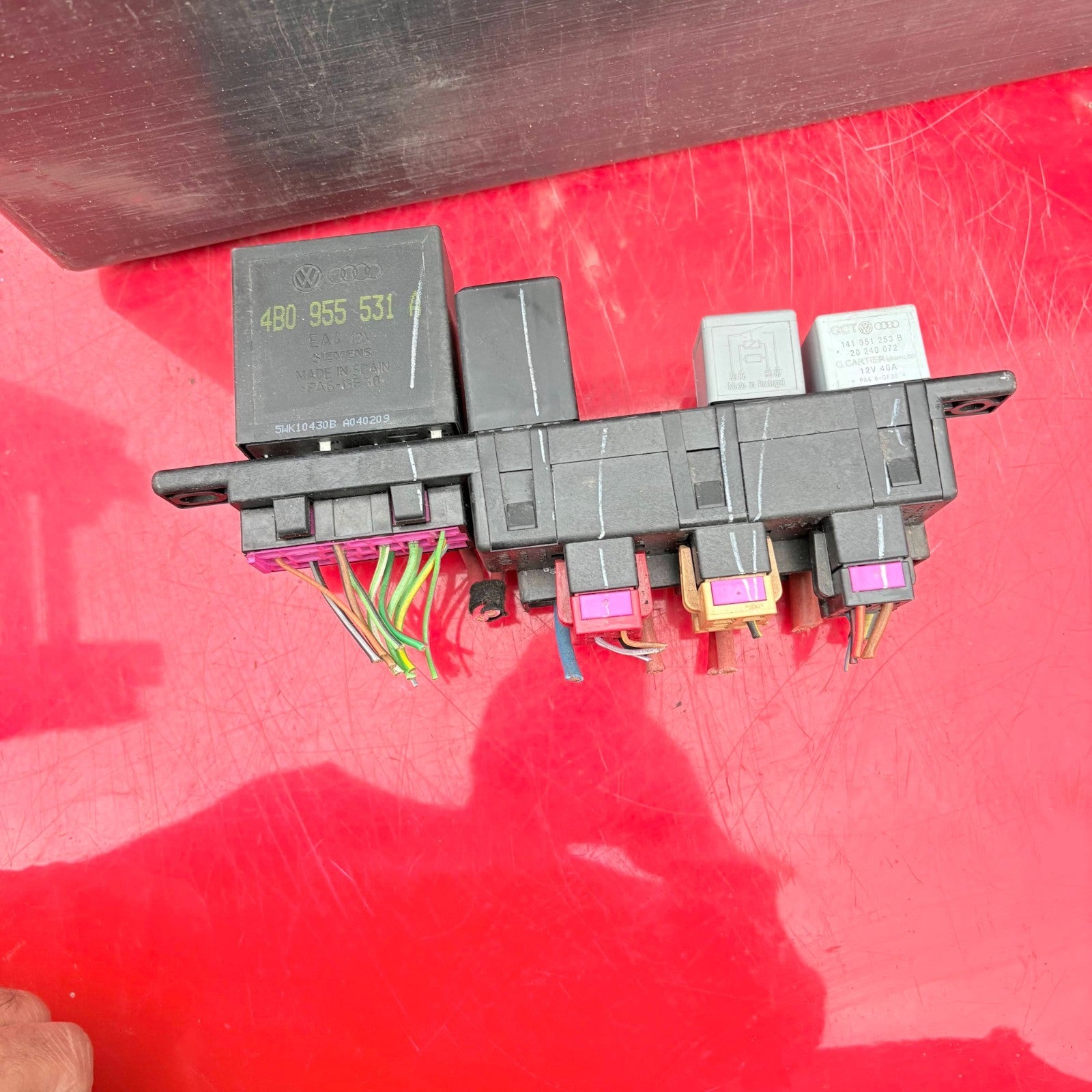 VW Beetle Mk1 2009 right front relay fuse box board
