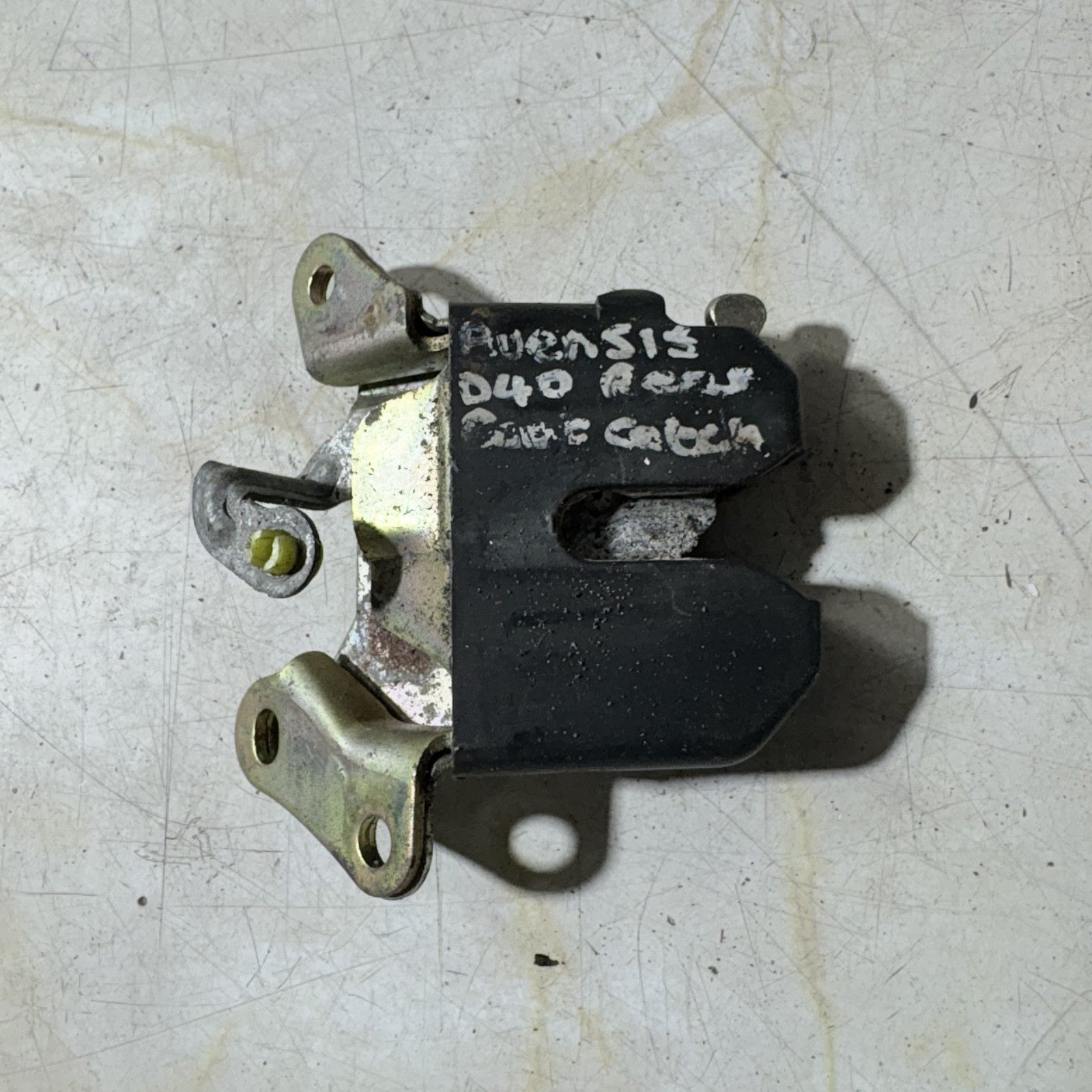 Toyota Avensis T22 Hatchback Tailgate Lock Catch Latch Rear 1998-2003