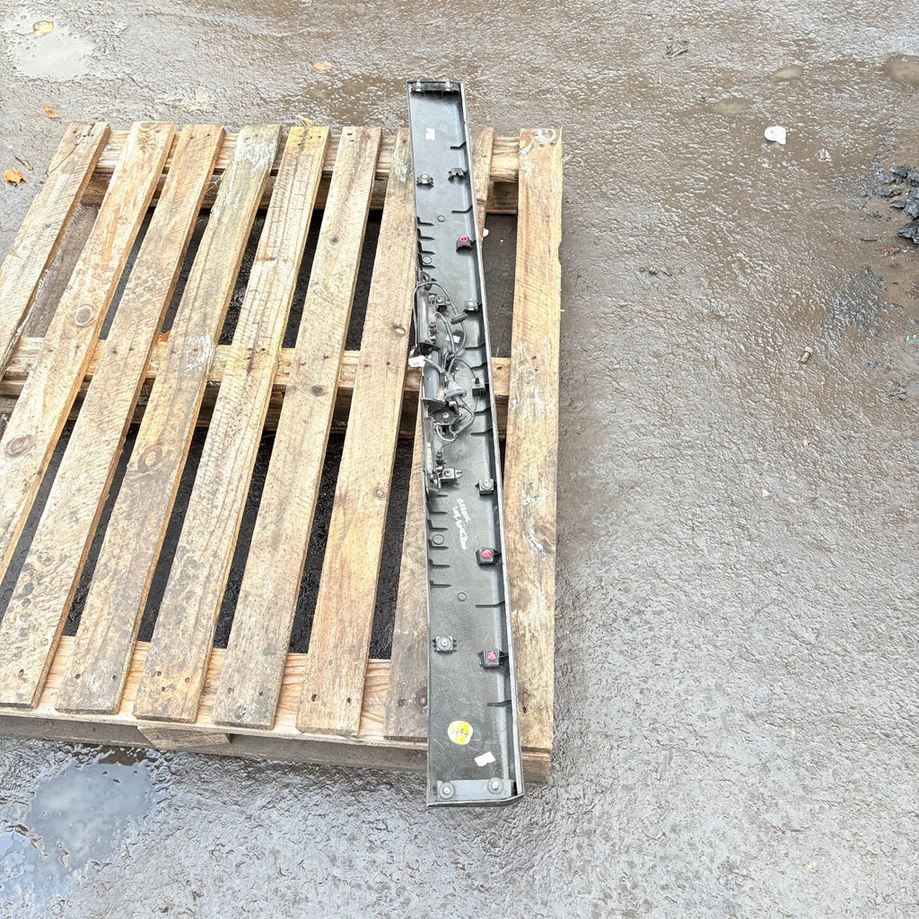 2013 On MK3 KIA CARENS TAILGATE TRIM + Badge 5 DOOR MPV