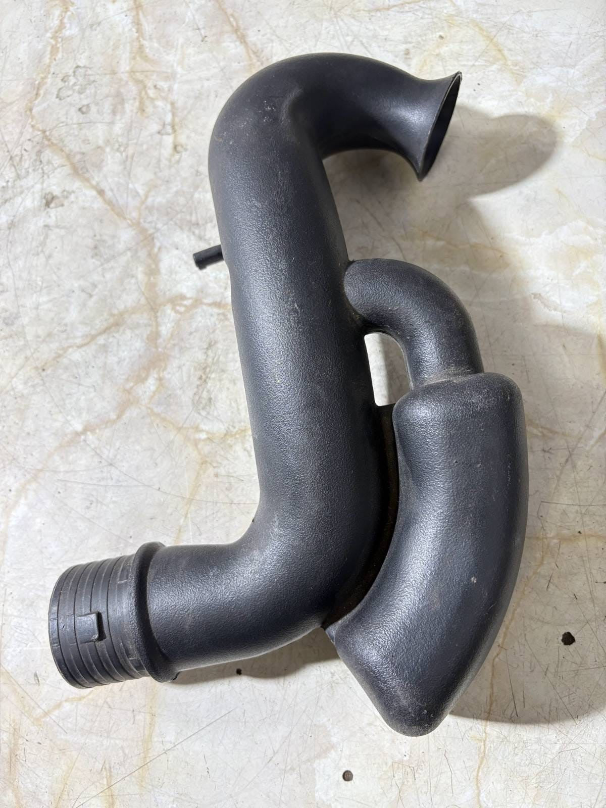 VW SEAT M2 2014 PETROL AIR FILTER HOSE PIPE 04C129618F