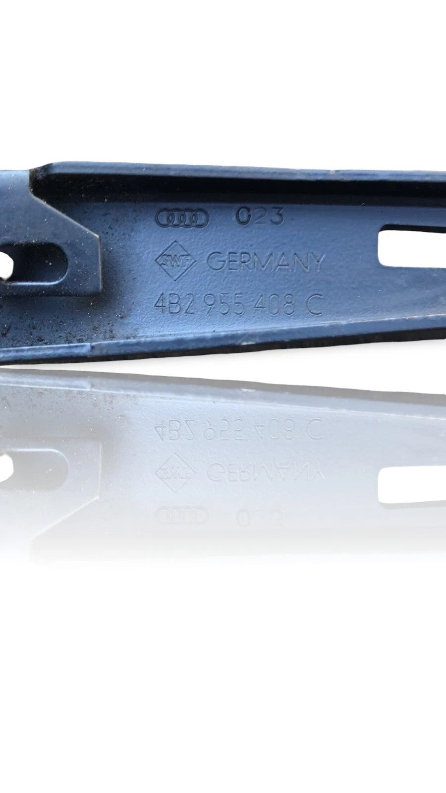 17177157 AUDI A6 4B2, C5 Windshield wiper base 4B2955408C 2001