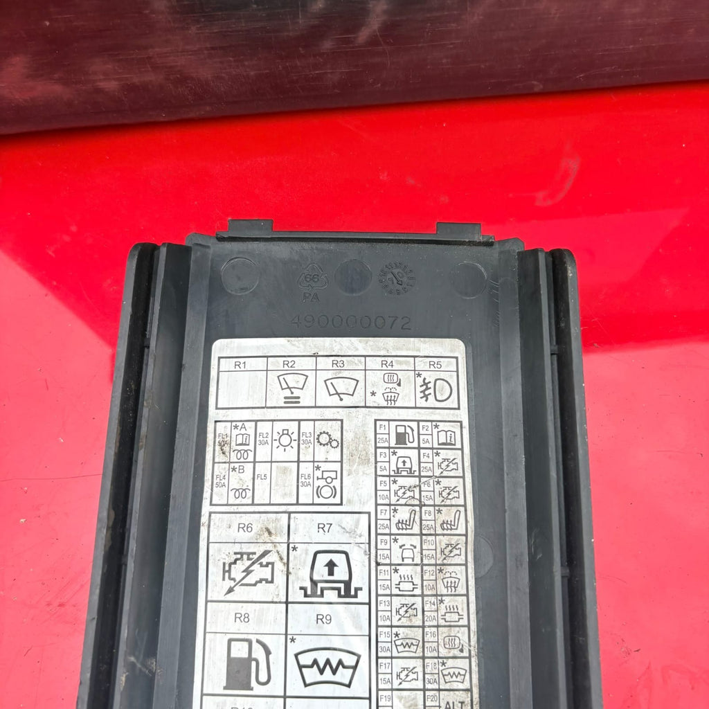Range Rover Sport L320 2005-2009 Engine Fuse Box Cover Lid YQH500130 490000072