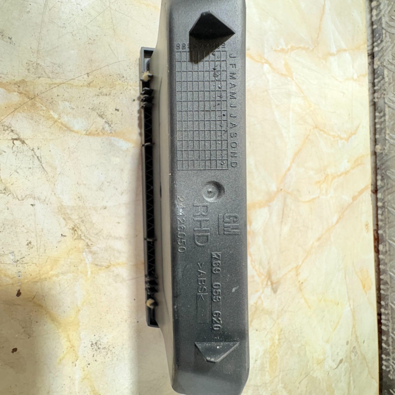 Vauxhall Signum 03-08 Vectra C 02-08 Under Radio Cubby 24426050/769053620