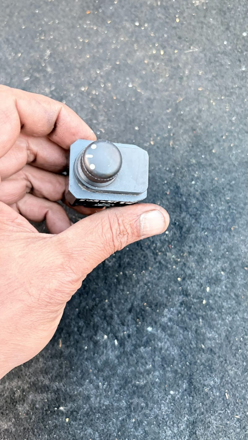 SUZUKI Wing Mirror Switch 62J00 Year Rhd