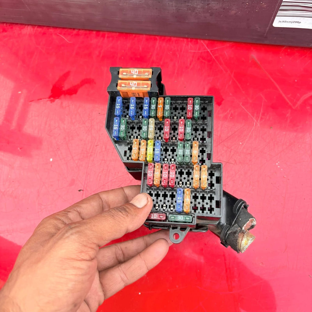 VOLKSWAGEN TOUAREG 7L 2008 3.0 TDI FUSE RELAY BOX 7L0941828A