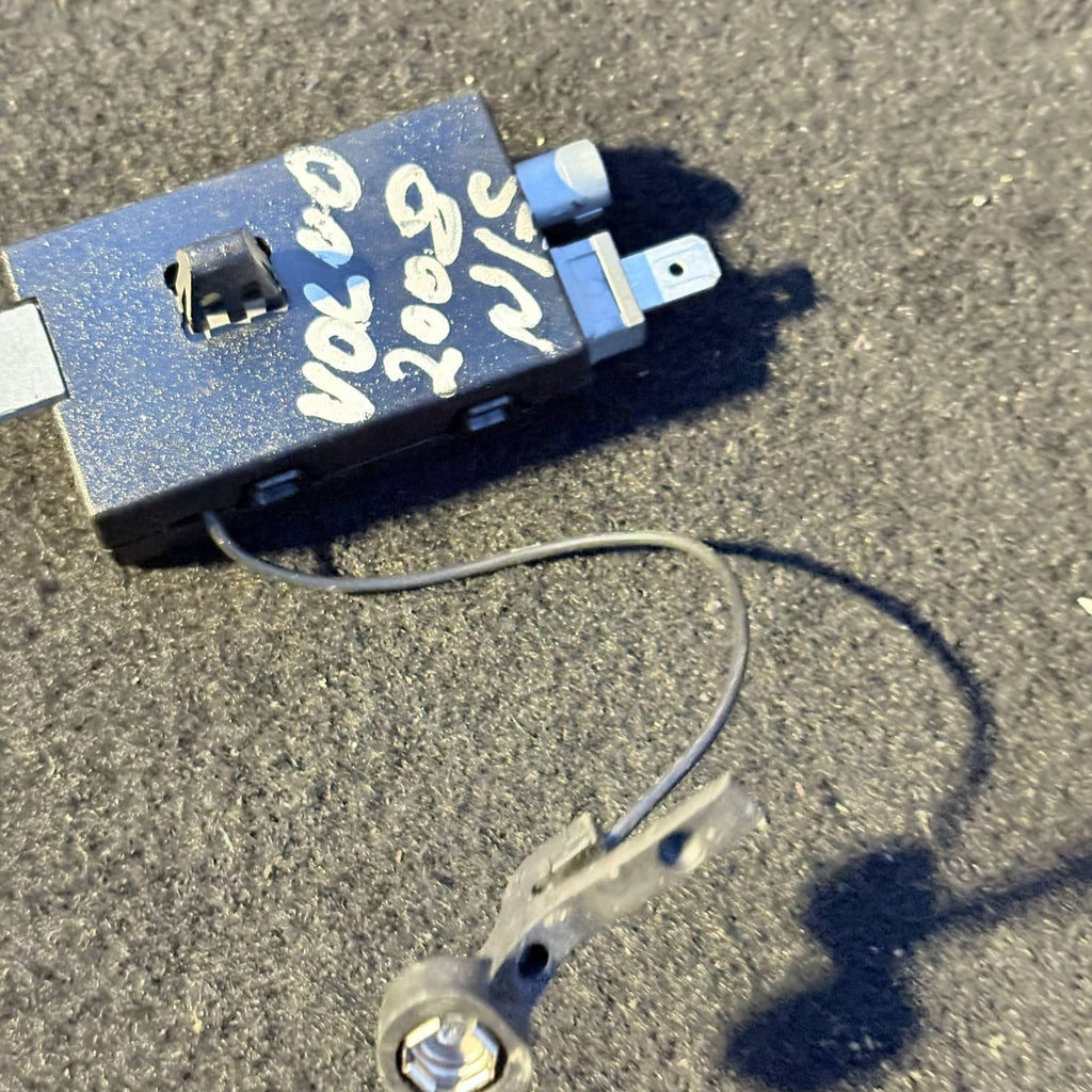 VOLVO C30 2008 AM/FM AERIAL ANTENNA AMPLIFIER AMP 30752169