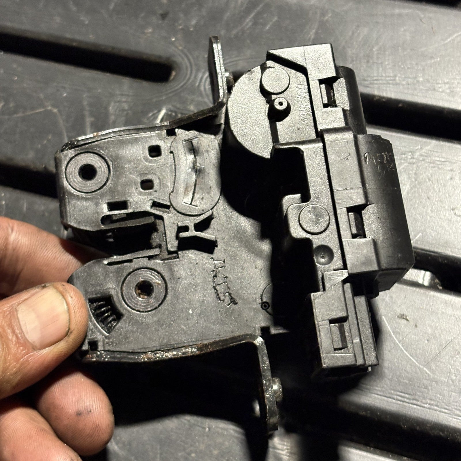 NISSAN QASHQAI 2006-2013 TAILGATE BOOT LOCK CATCH ACTUATOR MECHANISM