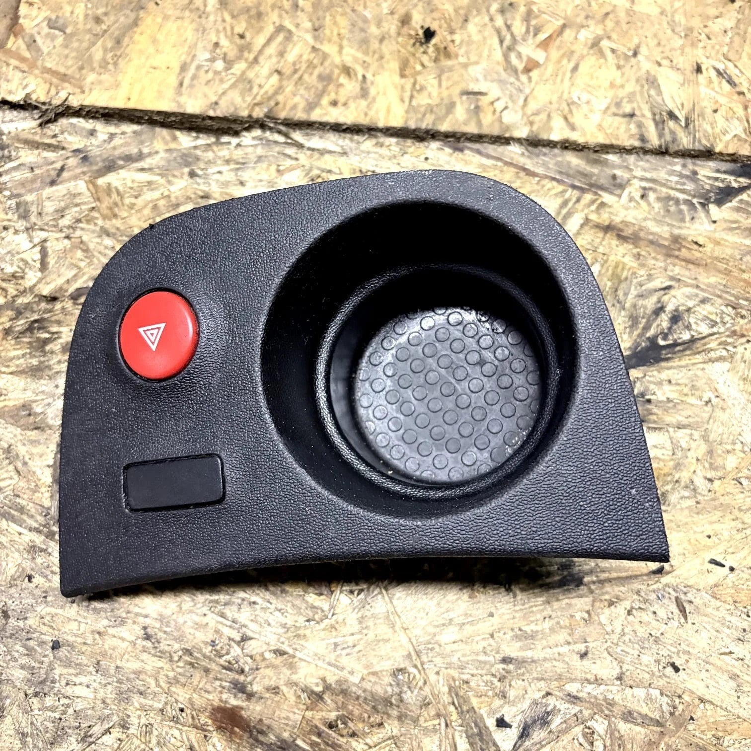 SEAT Leon Mk2 1P Centre Console Cup Holder + Hazard Switch 2006-2013 1P2858331