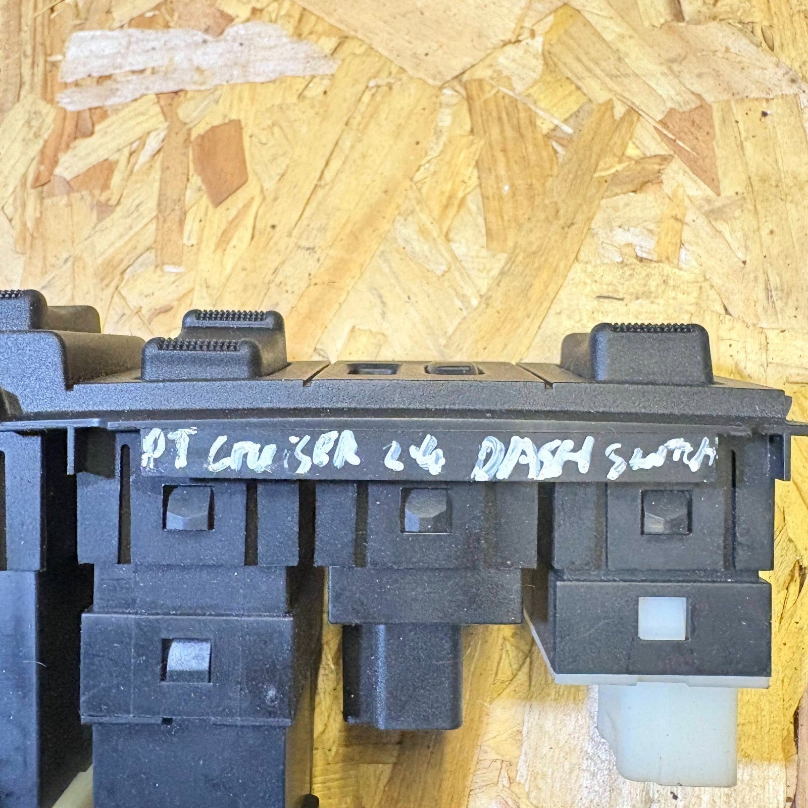 Chrysler PT Cruiser 2001-2005 5 Door Dash Switch Panel Headlamp Trac 04671673AA