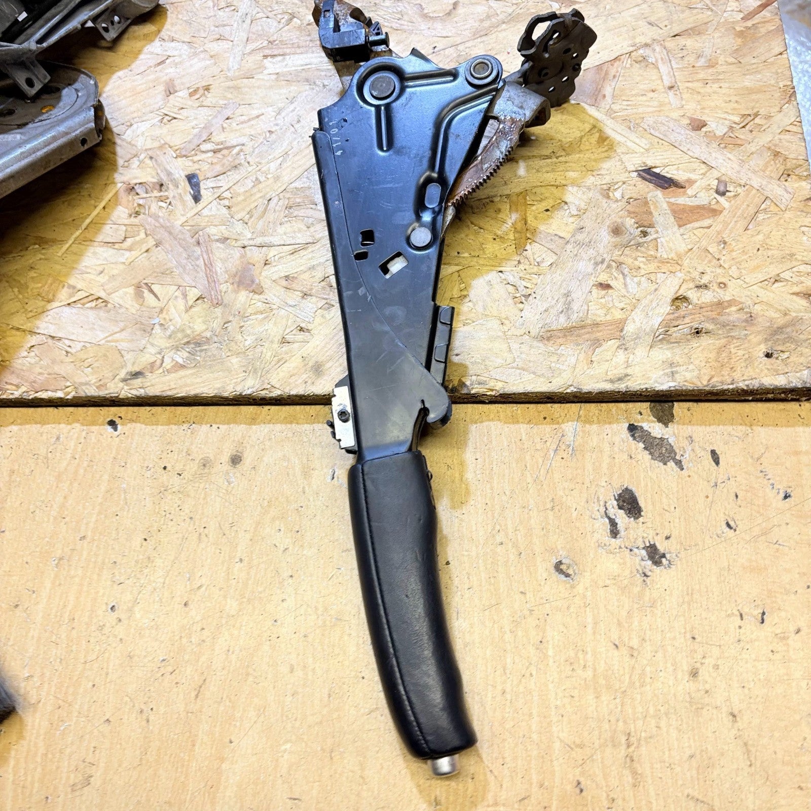 AUDI A6 TDI SE 2003-2008 HANDBRAKE PARKING BRAKE HANDLE LEVER MECHANISM
