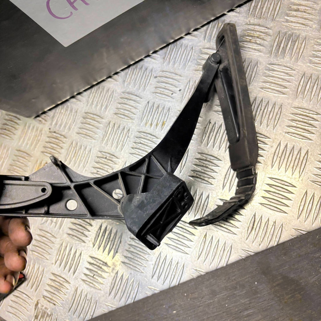 Mercedes CLK W208 C208 1998 Acceleration Throttle Pedal 124 301 13 20