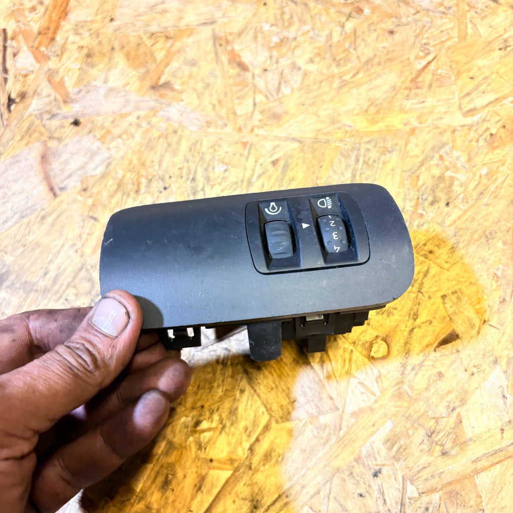 RENAULT MEGANE 2005 HEADLIGHT ADJUSTER LEVEL SWITCH 88020001