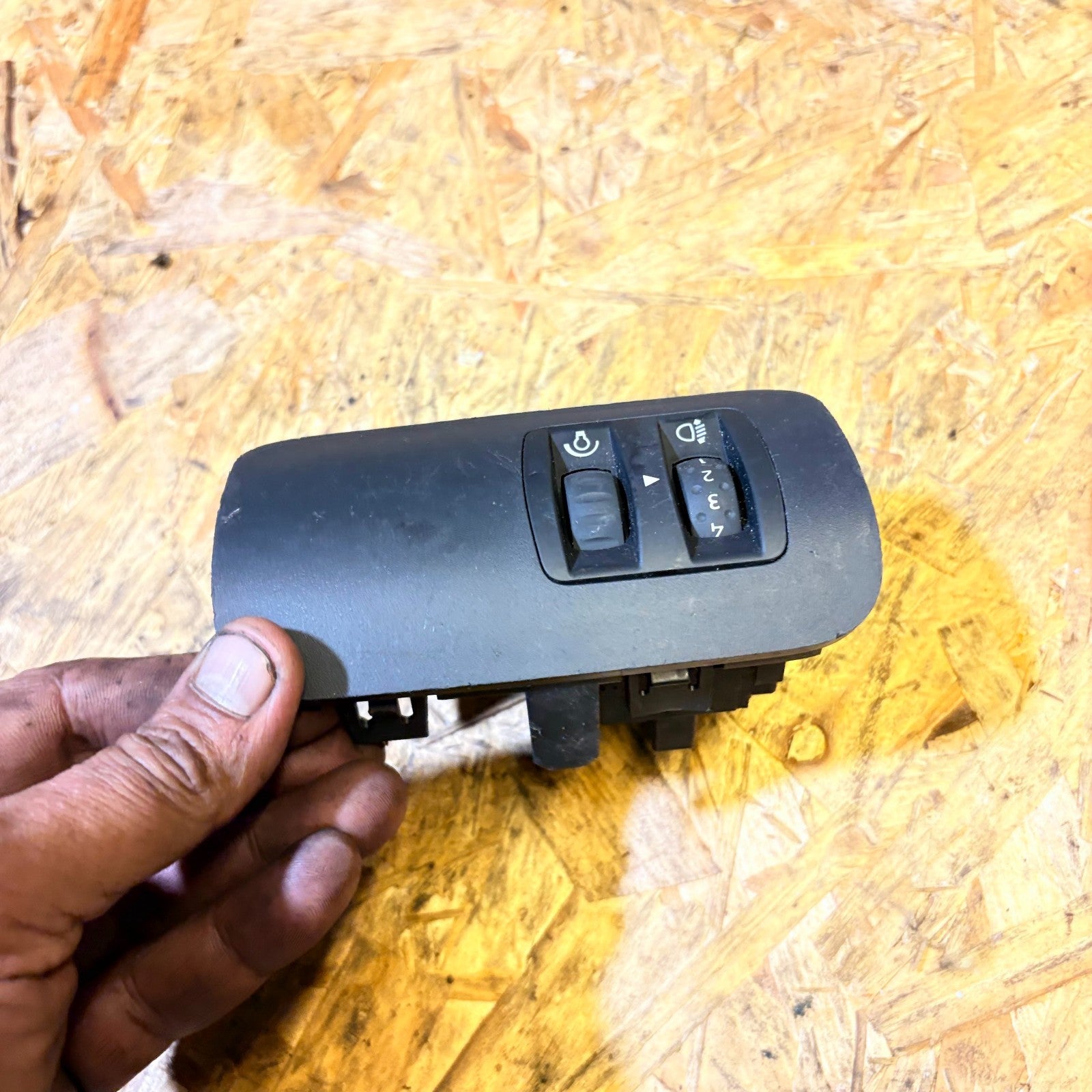 RENAULT MEGANE 2005 HEADLIGHT ADJUSTER LEVEL SWITCH 88020001