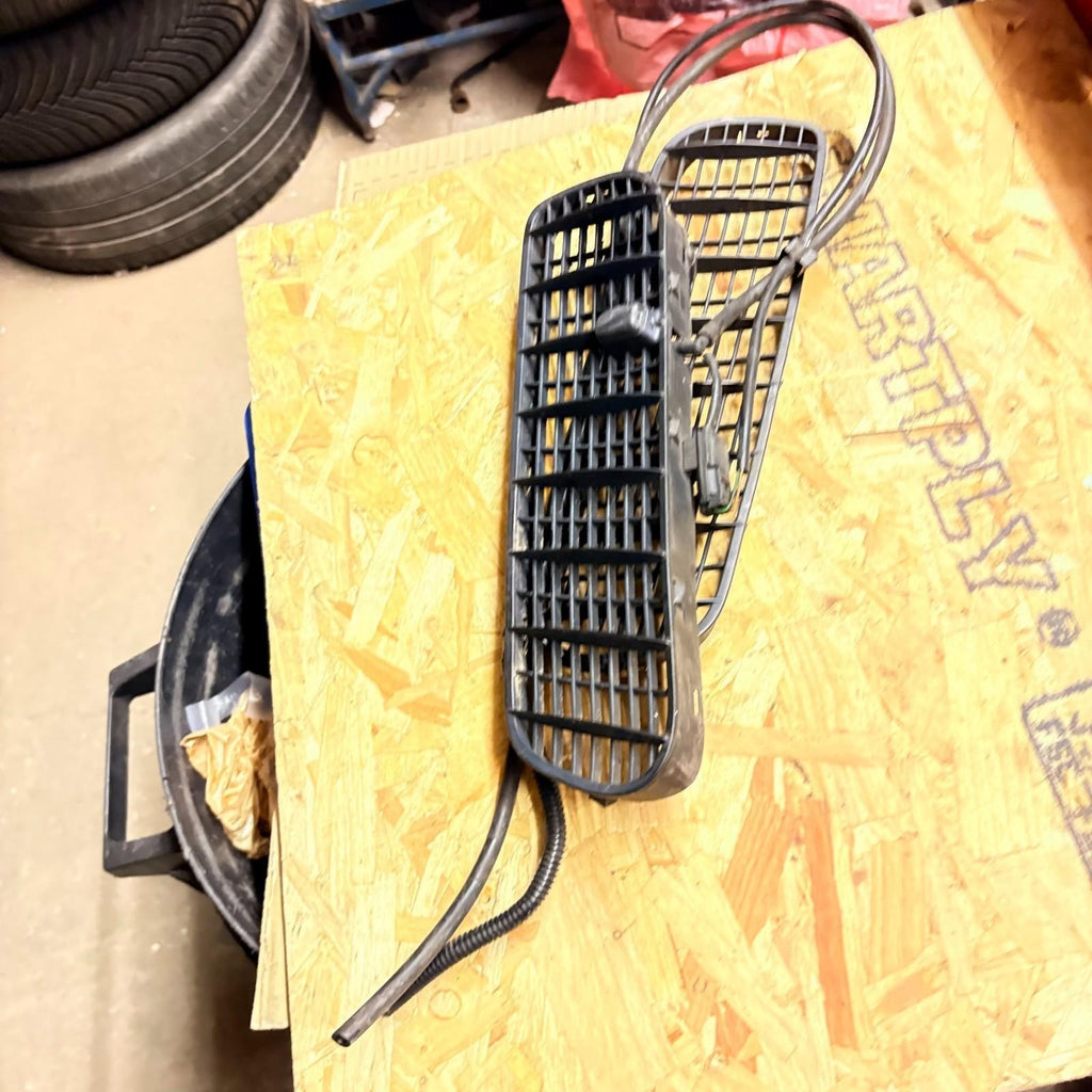 2000-2006 BMW 325i 330i ZHP E46 CENTER HOOD VENT GRILLE COWL TRIM OEM