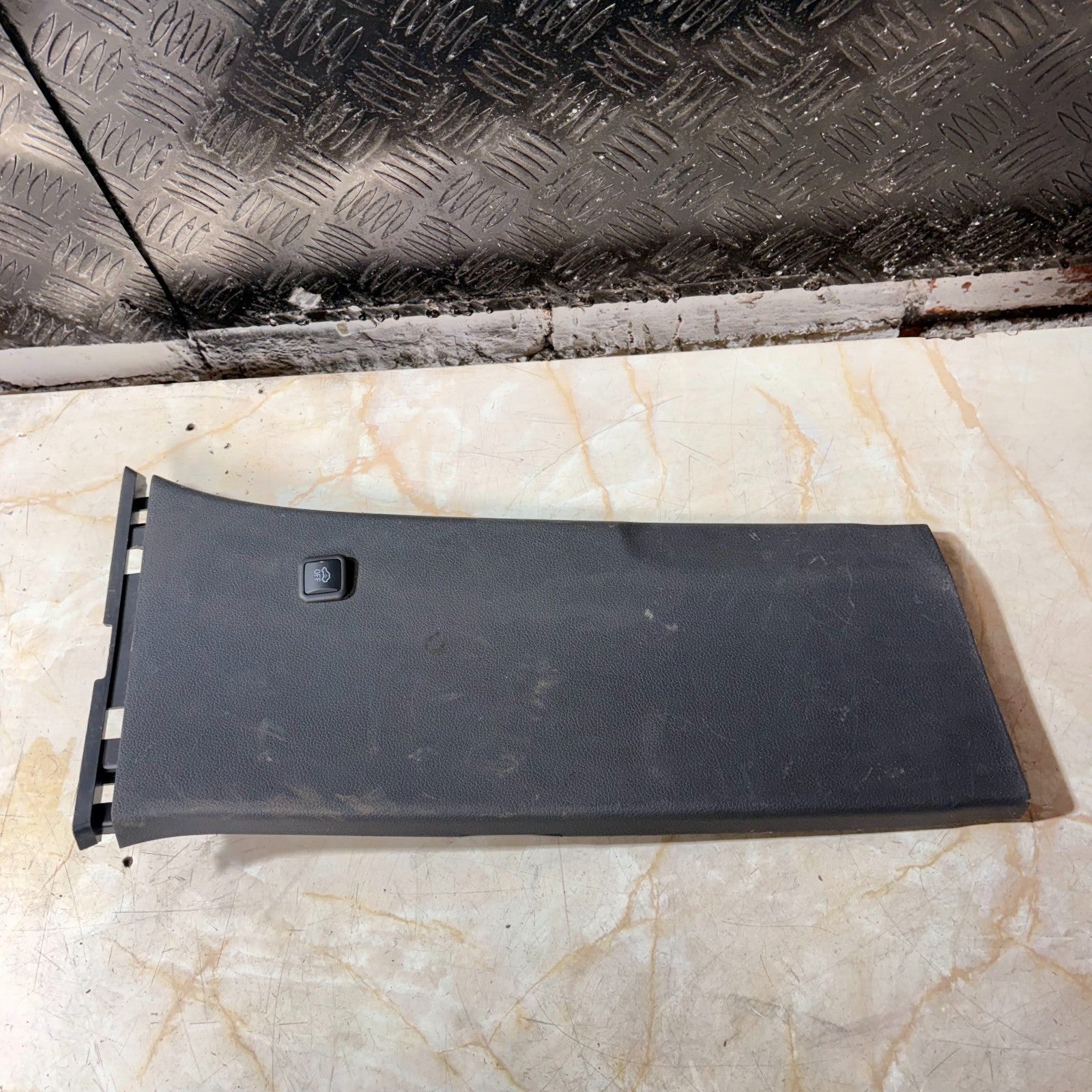 SKODA FABIA MK3 2014-2021 RIGHT DRIVER B PILLAR LOWER INTERIOR TRIM 6V0867282B