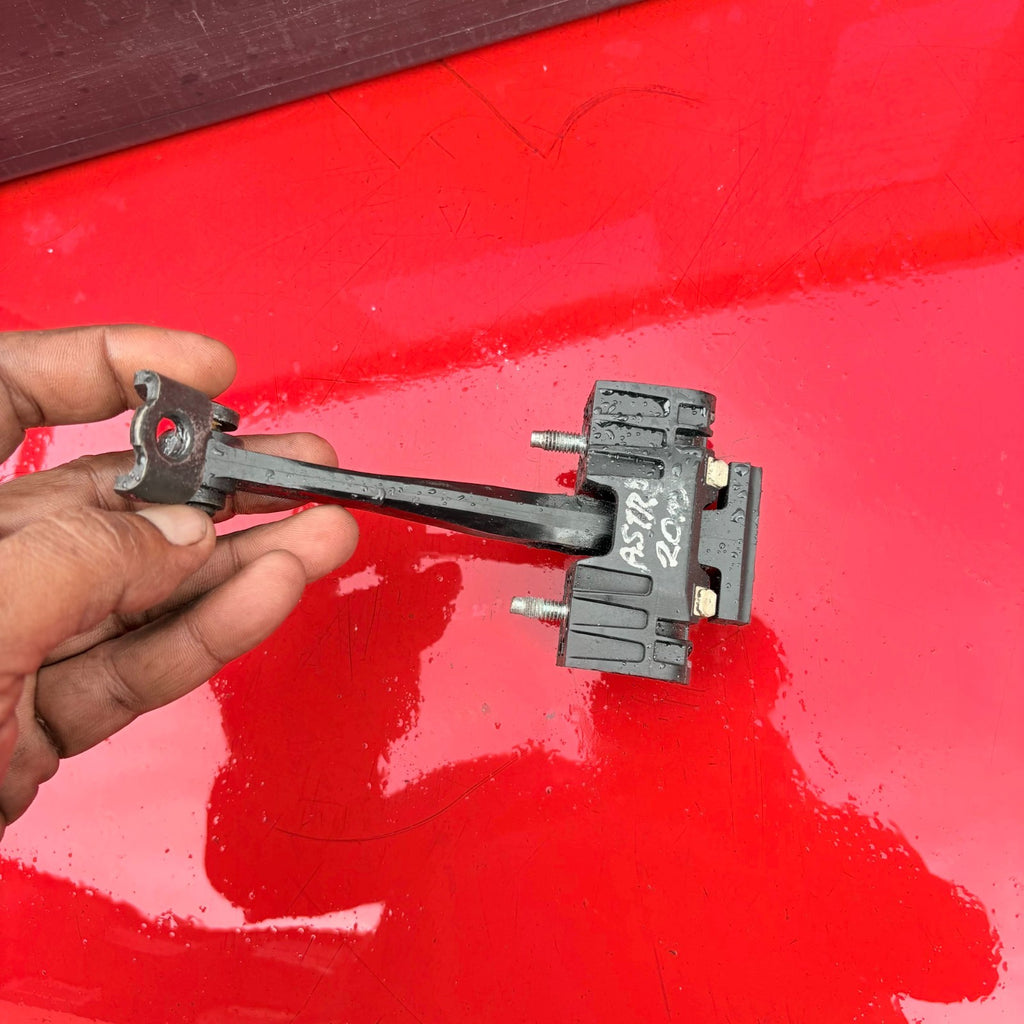 VAUXHALL ASTRA J 09-15 REAR LEFT PASSENGER N/S DOOR CHECK STRAP HINGE 18107651