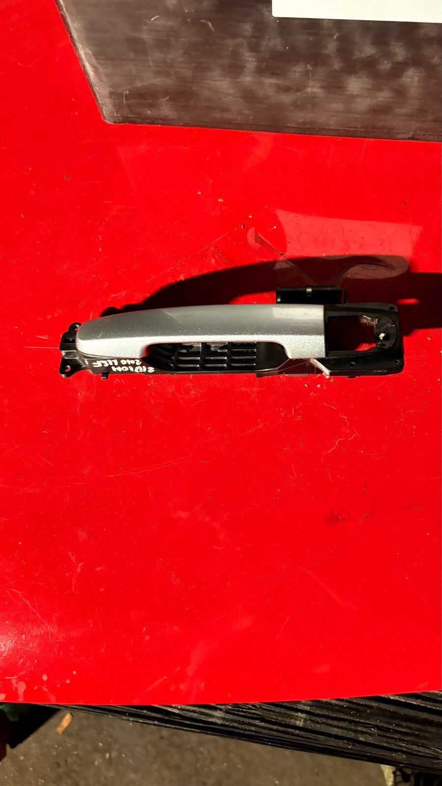 2010 DAIHATSU SIRION 5DR REAR PASSENGER SIDE LEFT EXTERIOR DOOR HANDLE