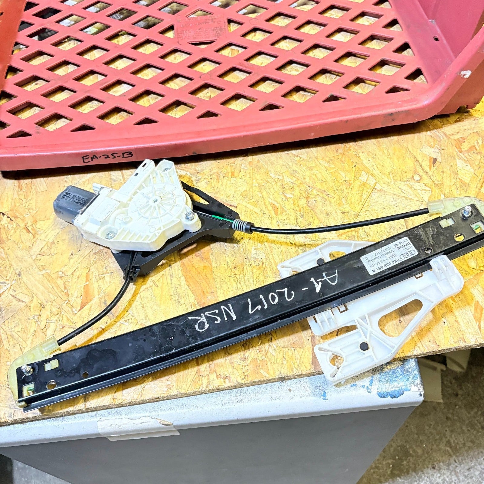 AUDI A1 2010-2018 LEFT REAR WINDOW REGULATOR WINDER 8X4 839 461 A