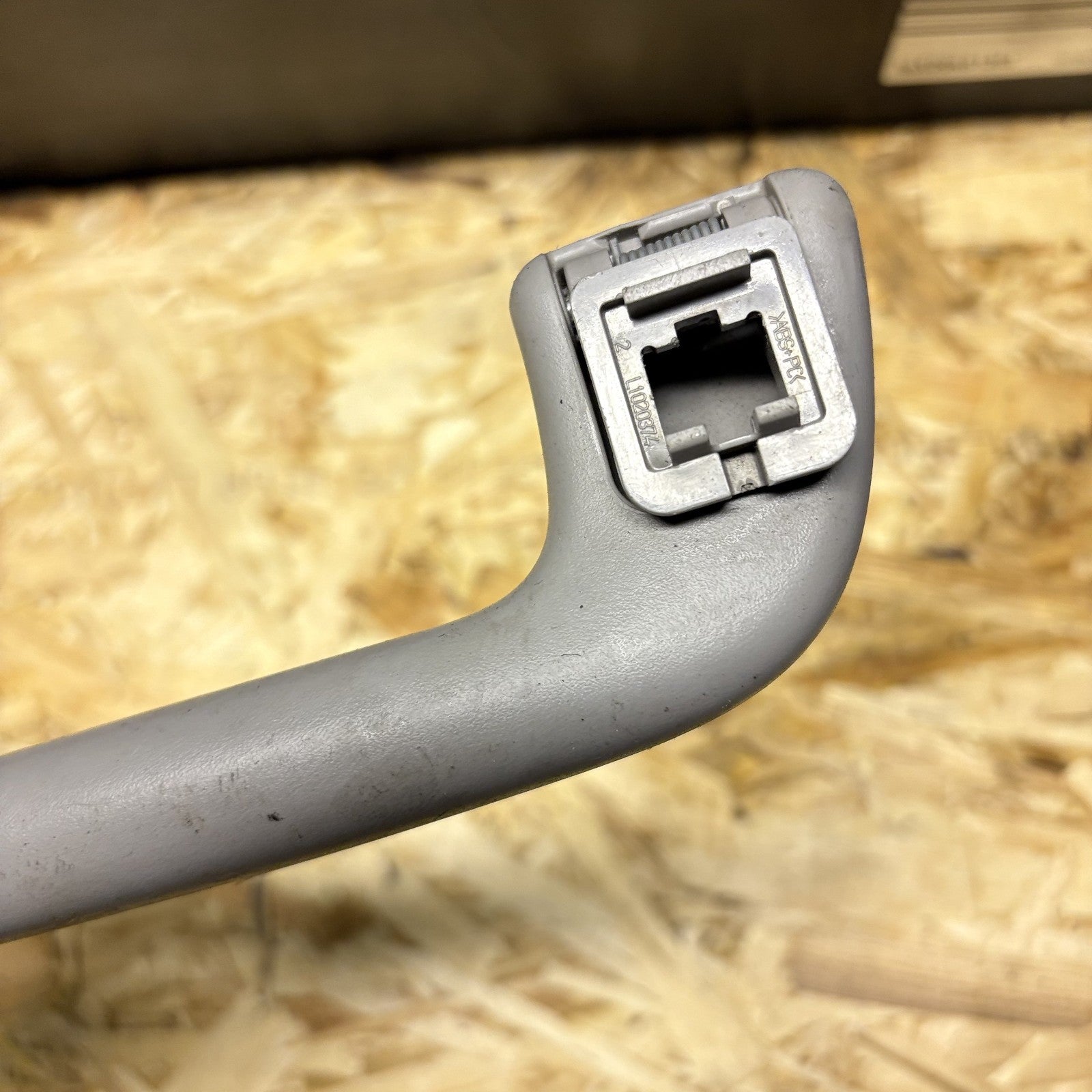 Toyota Verso Roof Handle Front Right L1020374