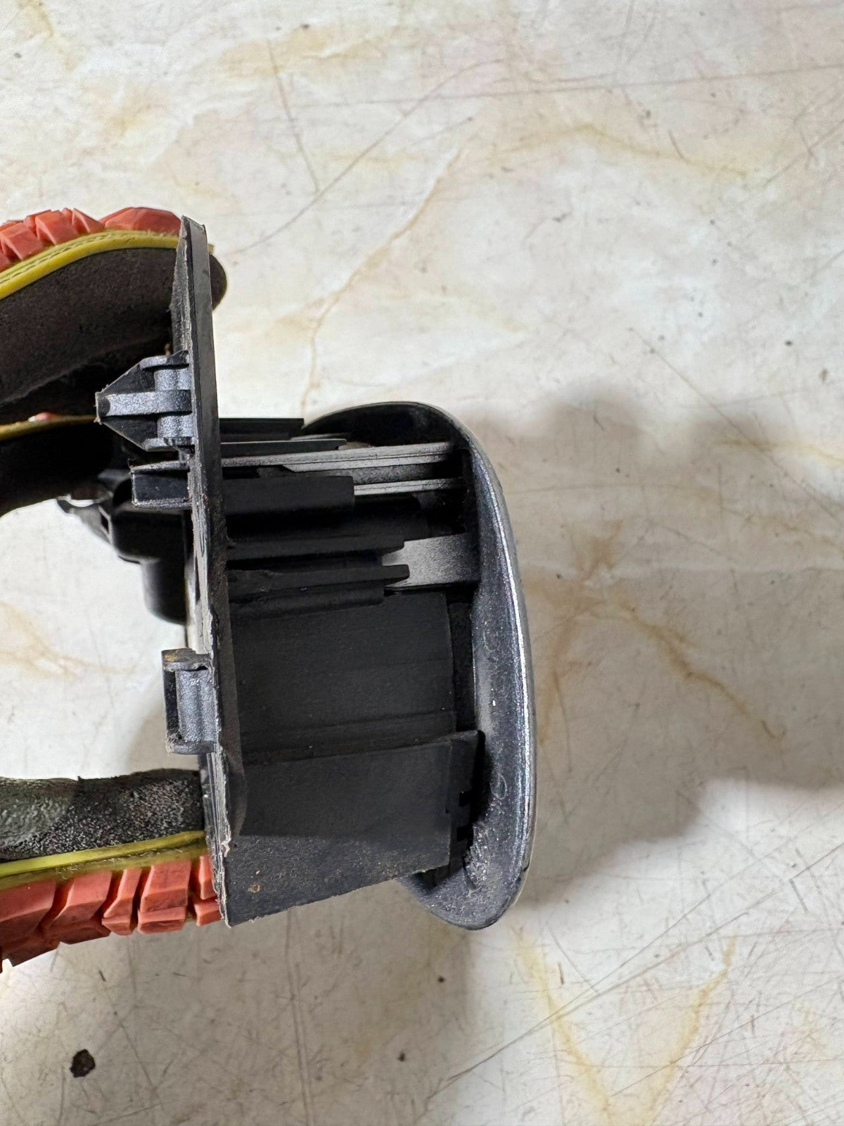 Peugeot 307 2.0 2008 OSF DOOR HANDLE 9643604577