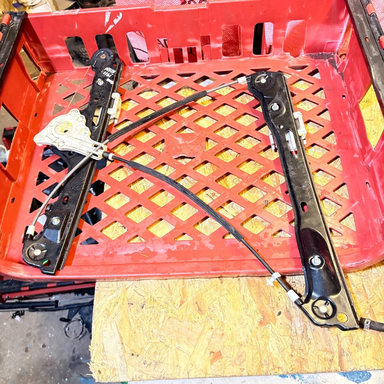 BMW 1 Series E87 116i 2004-2011 5 Door Front Left Window Regulator 51337138465
