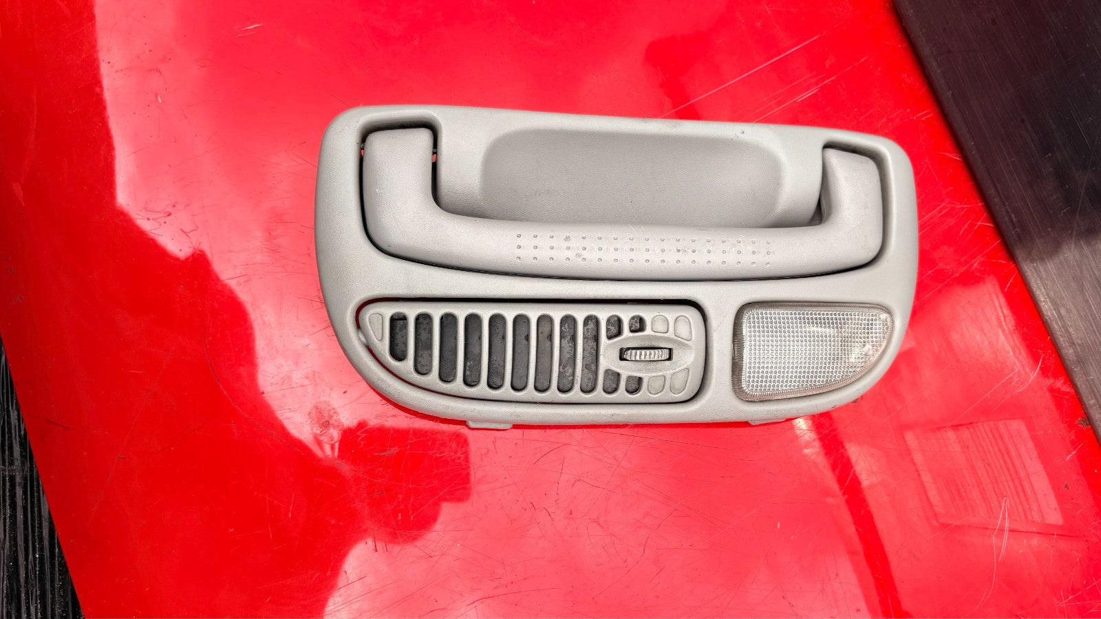 Kia Sedona 2004 Rear Left Side Handle w/Air Vents & Light OK552 51 310