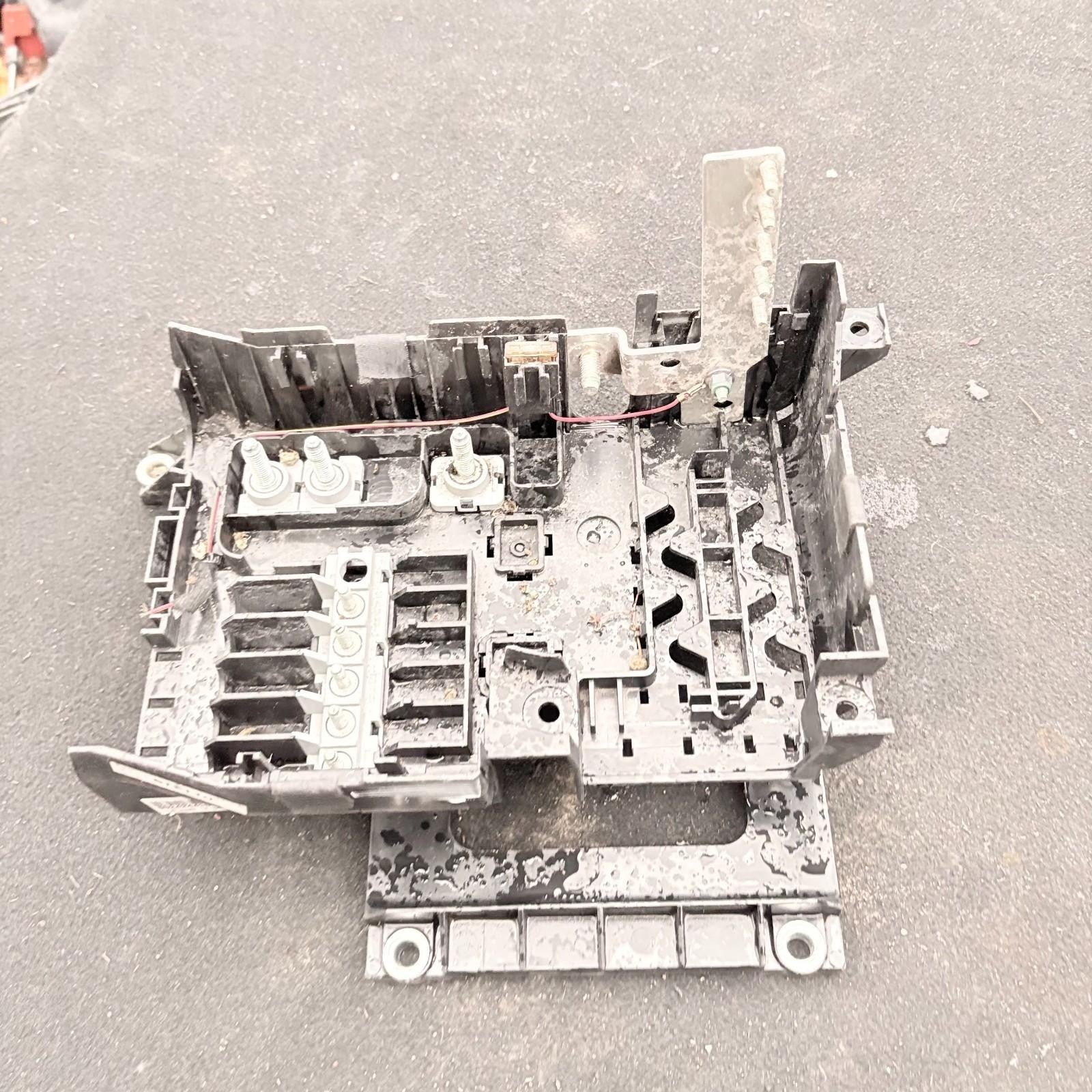 2003-2008 Porsche Cayenne 4.5 Turbo Interior Passenger Fuse Relay Box 7L0937548C